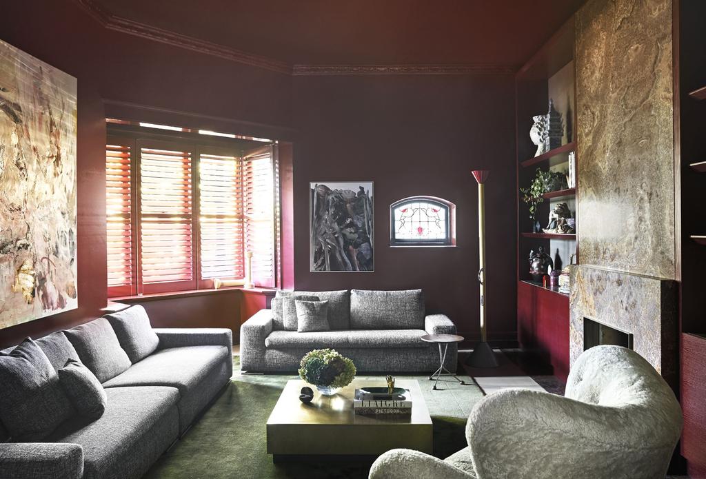 MODERN ORIENTAL RED REVIVAL Statement shades of Chinese red set the scene in this contemporary Australian home that brims with personality Words SOPHIE BAYLIS Photography SHARYN CAIRNS Living room A