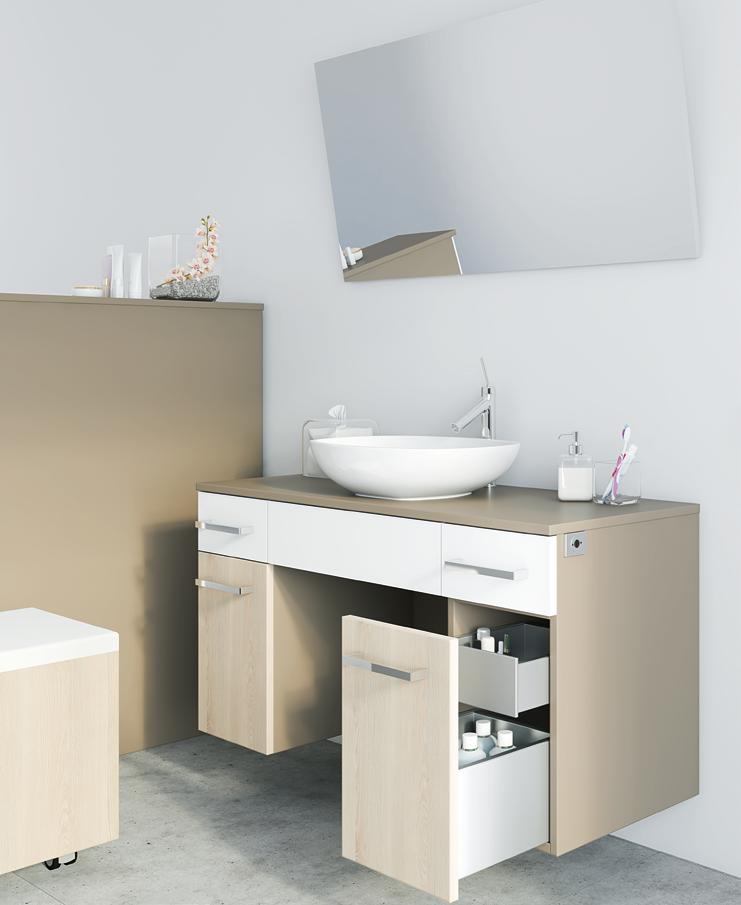 BATH WITH BONUS Plenty of ideas for the bath: the height-adjustable washstand is ergonomic for every body size.