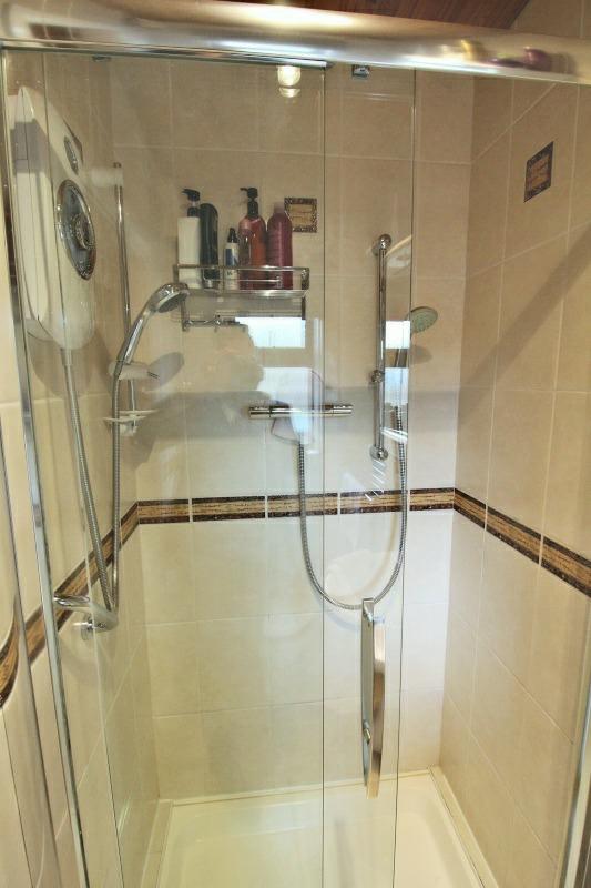 shower fittings, pedestal wash hand basin, low