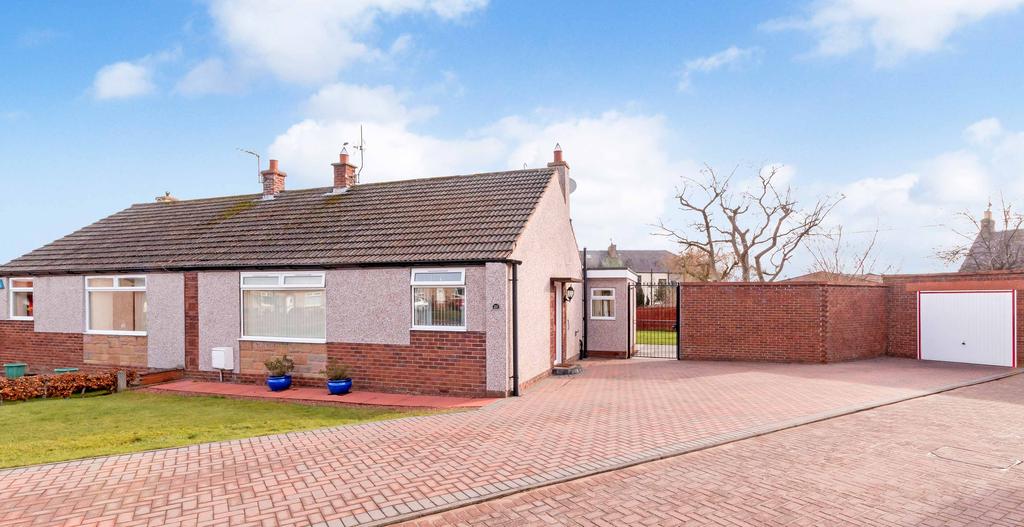 2 BED 1 BATH 20 PENDREICH TERRACE BONNYRIGG, MIDLOTHIAN, EH19 2DS Lying in a leafy residential area, this beautifully presented and sympathetically extended twobedroom semi-detached bungalow