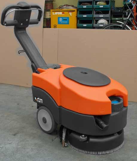 Floor scrubber-driers FLICK Standard equipment: 5.511.1346 PPL brush Ø 360 mm - 15" 4.508.1040 Front squeegee blade L.537 mm - Th. 2.5 mm 4.508.1041 Rear squeegee blade L.590 mm - Th. 3 mm 0.108.