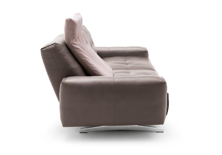 new and unique function innovative, superlative seating comfort THE INNOVATION OF RELAXATION. // THE INNOVATION OF COMFORT. // Lean back and luxuriate in the feeling of perfect relaxation.