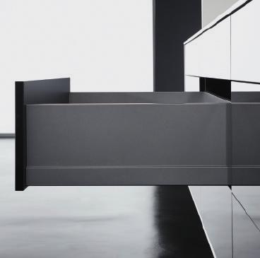 The new SILVER colour makes it possible to carry this design principle through to the furniture interior.