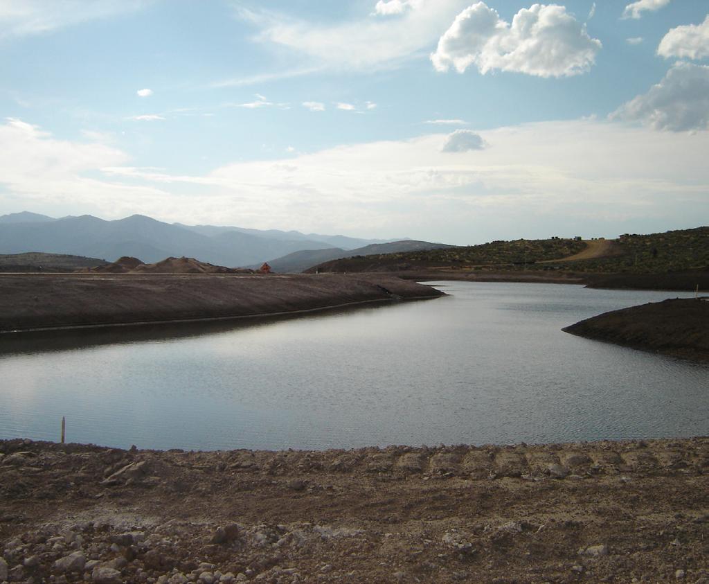 16 7. ArmorPad ArmorPad is a unique geomembrane product manufactured by IPG. It incorporates a non-woven geotextile laminated to one or both sides of the standard reinforced geomembrane.