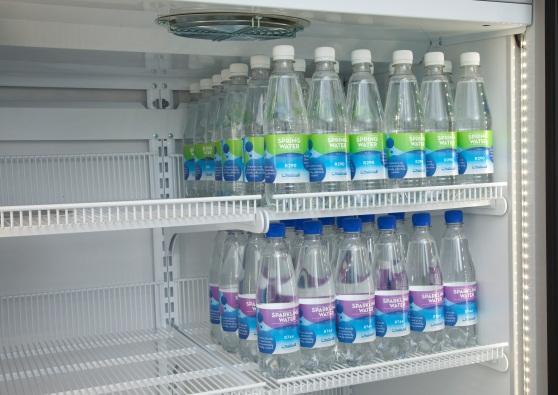 Optimized to 500 ml PET bottles, six shelves can be