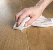 MAINTENANCE OF KÄHRS WOOD FLOS 7 MAINTENANCE OF OILED FLOS IMMEDIATELY AFTER INSTALLATION Kährs nature oil finished floors must be given a supplementary surface treatment with Kährs Satin Oil.