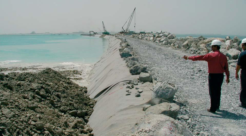 U C T I O N Designing with Source: Palm Island, Dubai. Installation of Fibertex F-650M. The Fibertex Geotextile will be covered completely with gravel and sand.