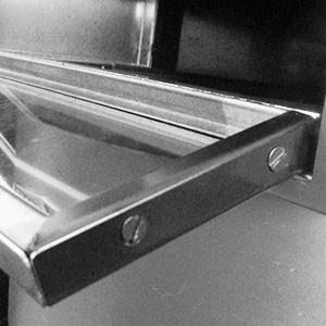 4 SPECIFICATIONS AND INSTALLATION Installing the Oven Handle 1.