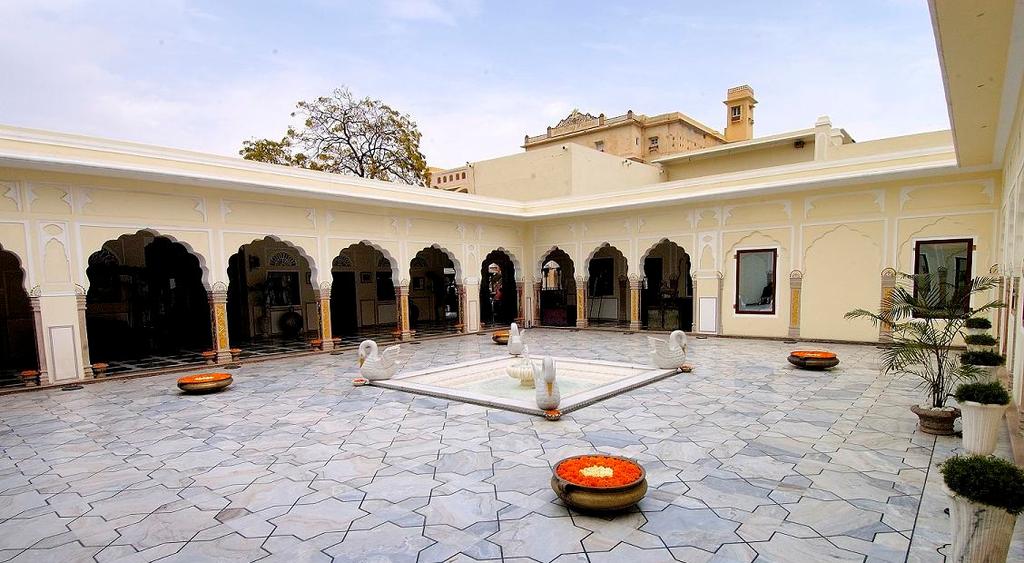 Semi Outdoor Venue MotiChowk The Moon light square of the Palace this is a breathtaking courtyard with a huge pure white Italian Marble fountain of 5 sq mts in the middle of the courtyard.