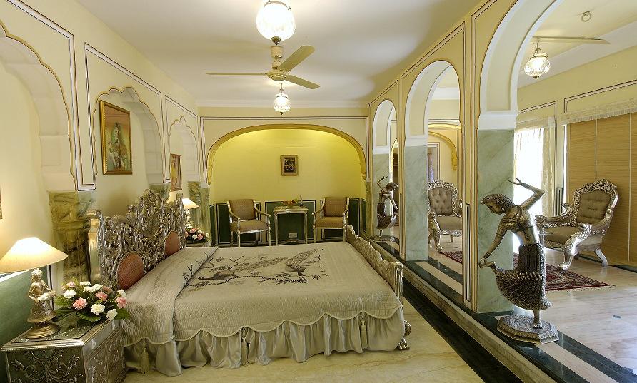 50 exquisite luxury appointed rooms and suites Heritage Room