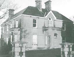 Historic photos of the house illustrate a two storey over semibasement dwelling of classical design.