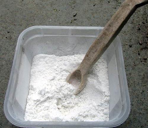I simply sprinkle a small amount of the white powder onto the surface of each pot then