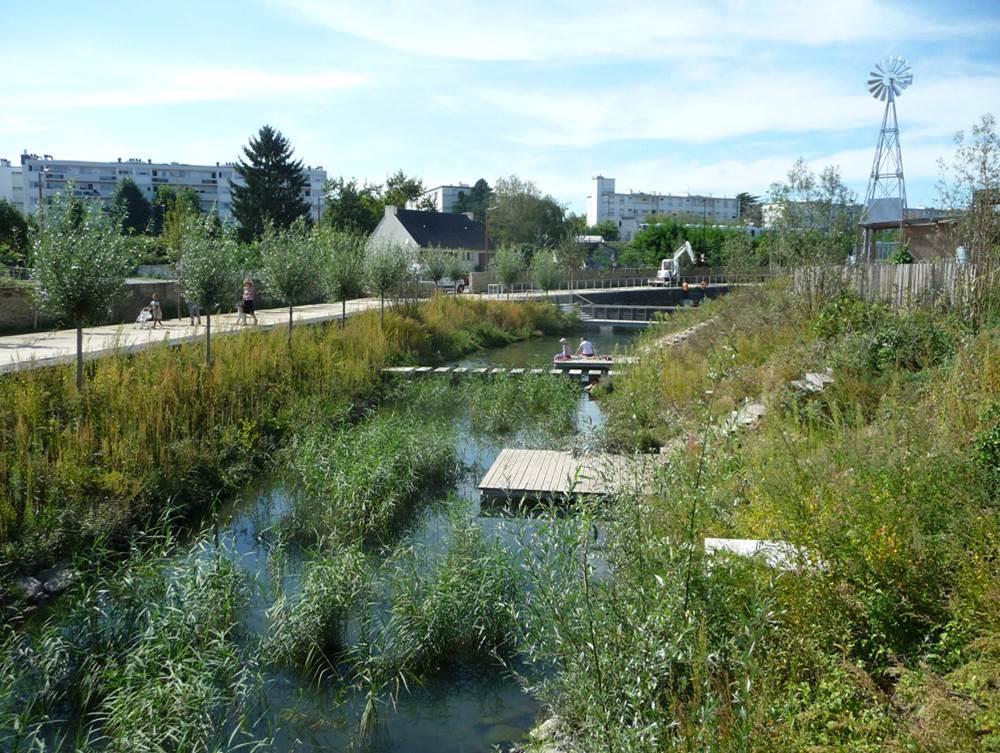 * URBAN GREEN CAN SLOW DOWN & REDUCE STORM WATER RUNOFF BY 4 TO 8% Urban wetland, permeable surfaces