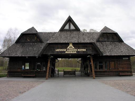 SIGHTSEEING How to get here? RUMŠIŠKĖS OPEN-AIR MUSEUM Why locals love it?