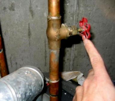 Water service valves and valves for hose bibbs should be identified or should have an identification tag.