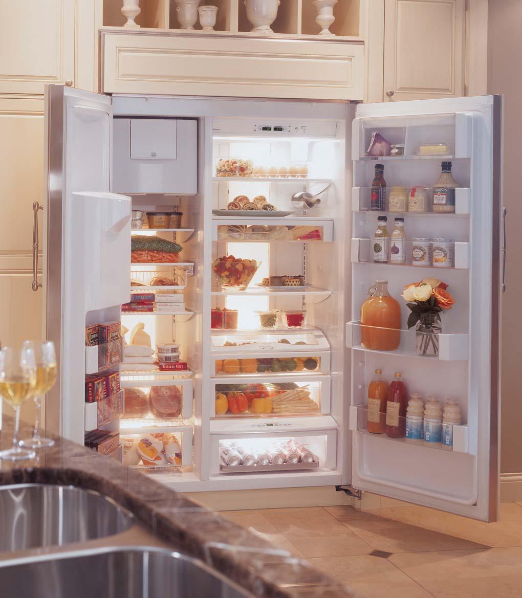 REFRIGERATION With its sophisticated cooling technology and brilliant lighting, the Monogram