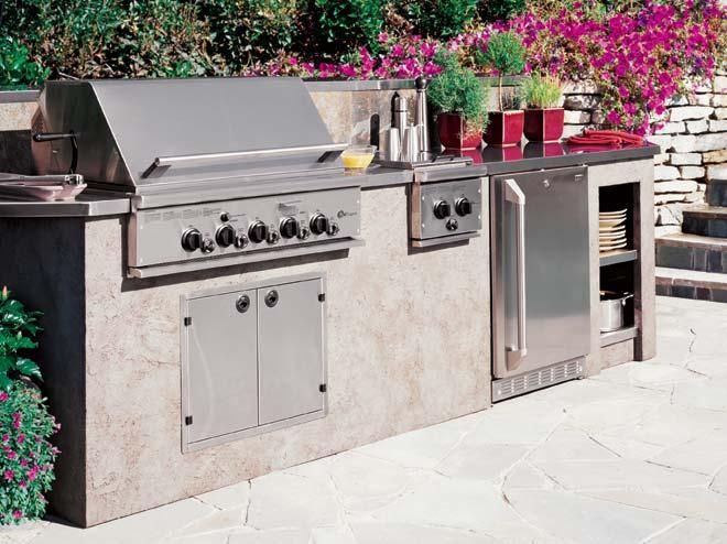 From high-performance outdoor cooking centers to portable grills, Monogram outdoor cooking products offer a delicious taste of the great outdoors.