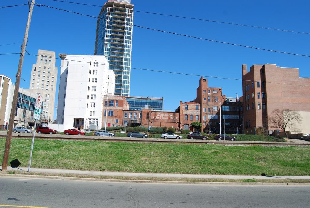 Figure 5-18: Downtown Durham (Facing Northeast from Pettigrew Street between Blackwell and
