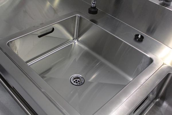 SS-BI-M) Stainless steel insert for reducing bowl depth Reduce distance required to reach into sink, minimising back strain from repetitive work processes.