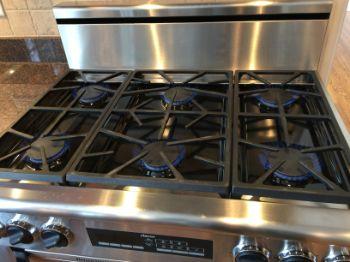 Oven & Range All heating elements operated when tested.