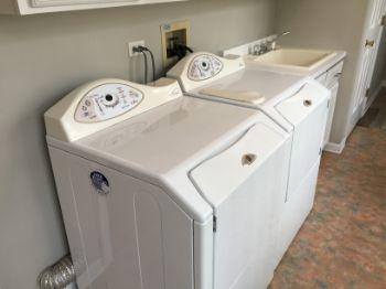 3. Ceiling Fans washer, dryer, and wash basin functional