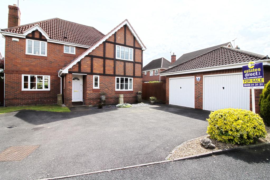 Hunt Avenue, WR4 350,000 This desirable modern detached family house is located within