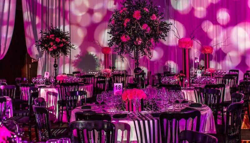 LA VIE EN ROSE Round Tables Pink Linen White and Black Runner Black Chair
