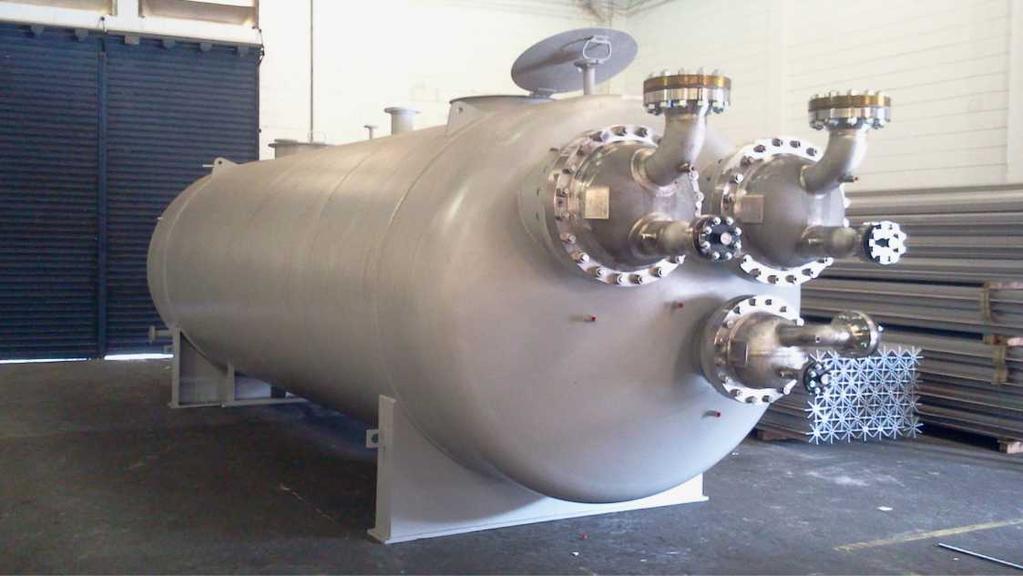 WATER CIRCULATING TANK SHELL AND TUBE VAPORIZER FOR NITROGEN, OXYGEN AND ARGON.