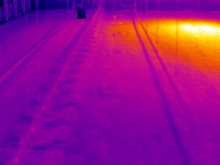 Thermal image and floor temperature profile in a house with radiant brooders (line 20' in length) 115.0 F F 115 105 85.0 F 85 Figure 5.
