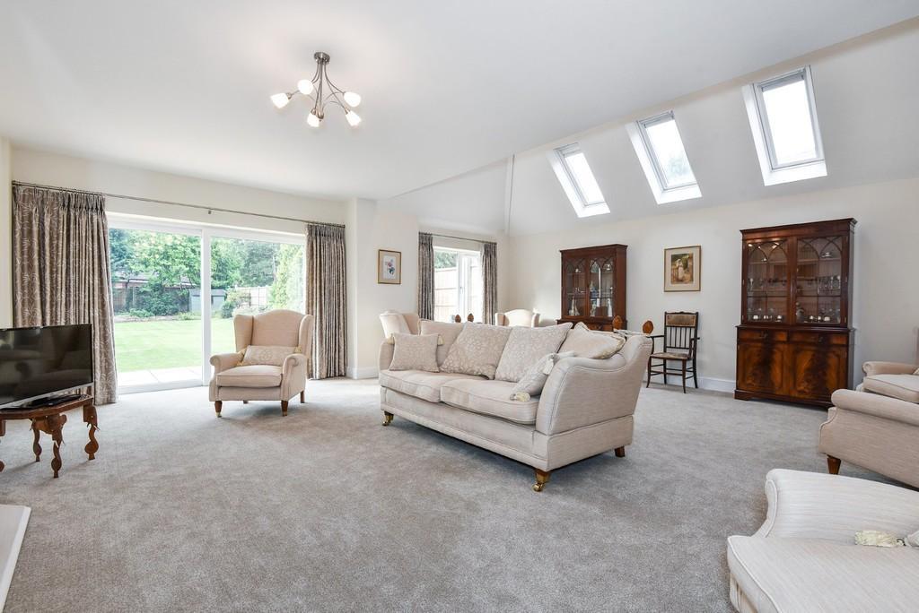PROPERTY OVERVIEW A fantastic opportunity to purchase this most impressive four bedroom extended detached,which must be viewed internally to be apricated.