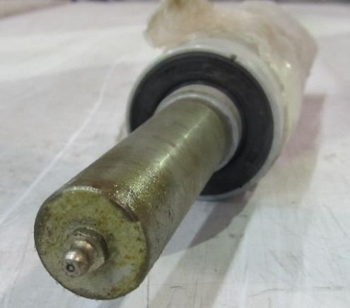 Figure 1 : Grease gun END OF PROPELLER SHAFT STEP 2: Insert grease with the