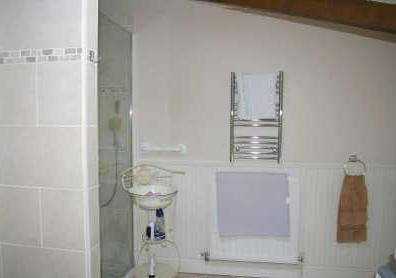 57m (10'11" x 8'5") Maximum including walk-in fully tiled shower area with