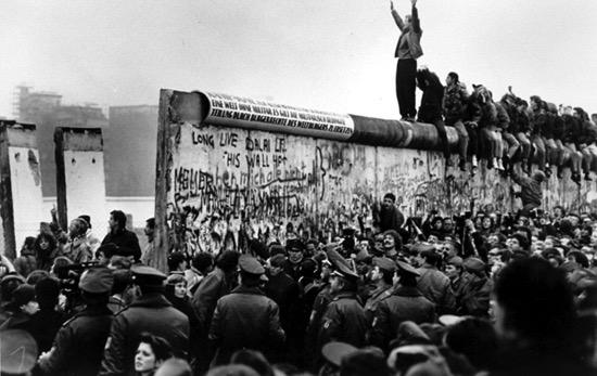 HISTORY: STEINHOFF EUROPE 1989: FALL OF THE BERLIN WALL Huge impact