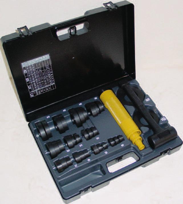 The set consist of three special aluminium impact sleeves, 33 synthetic impact-resistant collets and a dead blow hammer, delivered in a robust plastic case.