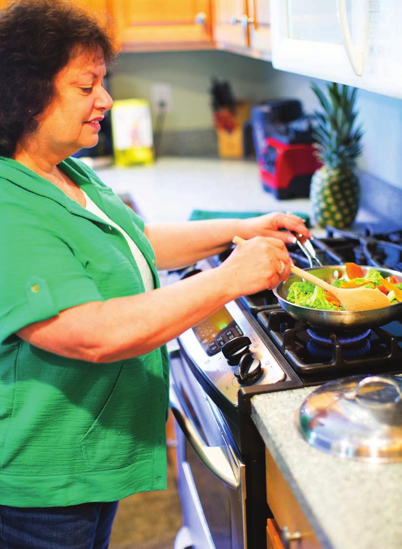 3 Stay in the kitchen when frying food. If you leave the kitchen, even for a short time, turn off the burner and move the pan to a cool burner. Use a timer when cooking.