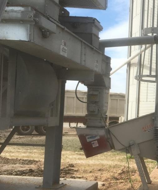 Option 2 In-Line Method Details The Dryer Master In-Line chute with rotary feed is designed so that the moisture of the grain can be measured without having to divert a portion into a bypass.