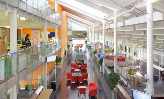 CREATING ADAPTABLE SPACES Universities are changing rapidly as the full embrace of ICT and carbon reduction impact.