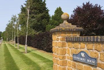 Situation Stonecroft House is a fine equestrian property situated in open countryside between Stratford upon Avon and Banbury in South Warwickshire The property has