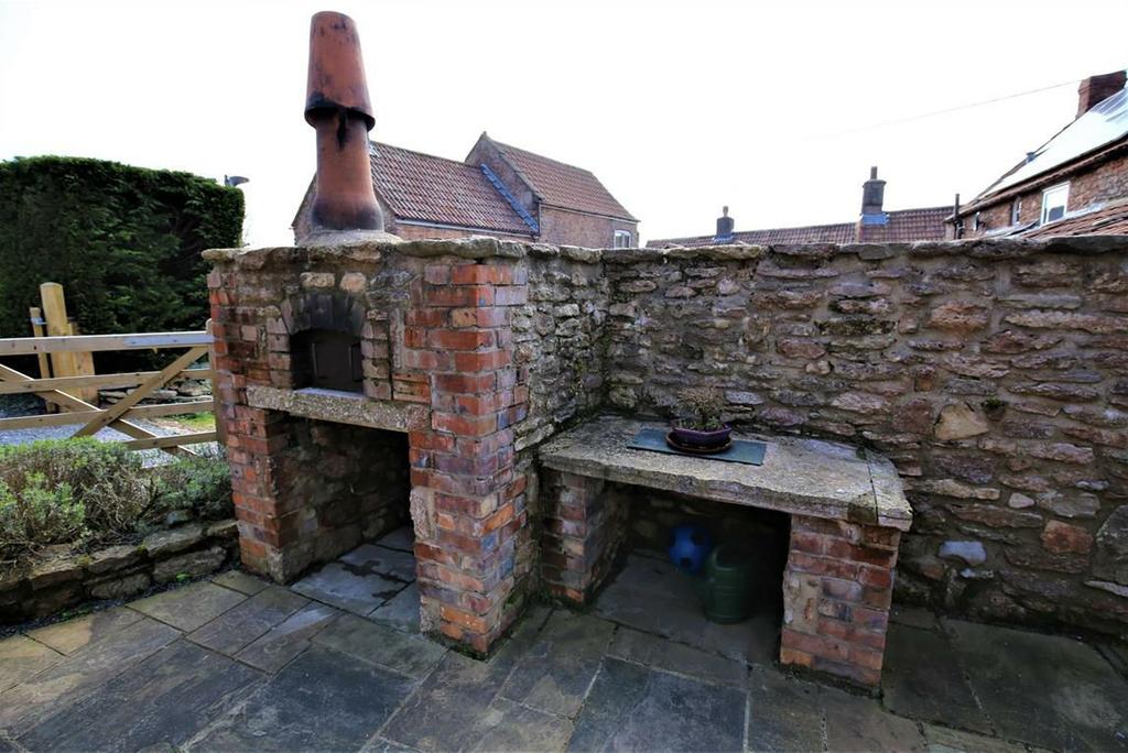 burner sat on a Draycot stone hearth Holiday Let A Draycott Stone building converted approx three years ago, w i t h l a r g e