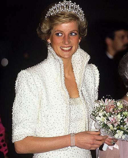estimated the her wedding to Prince Charles was watched by 750,000,000 worldwide She lived at Kensington Palace from the time of her wedding (29 July 1981) until her death on 31 August 1997 Diana'