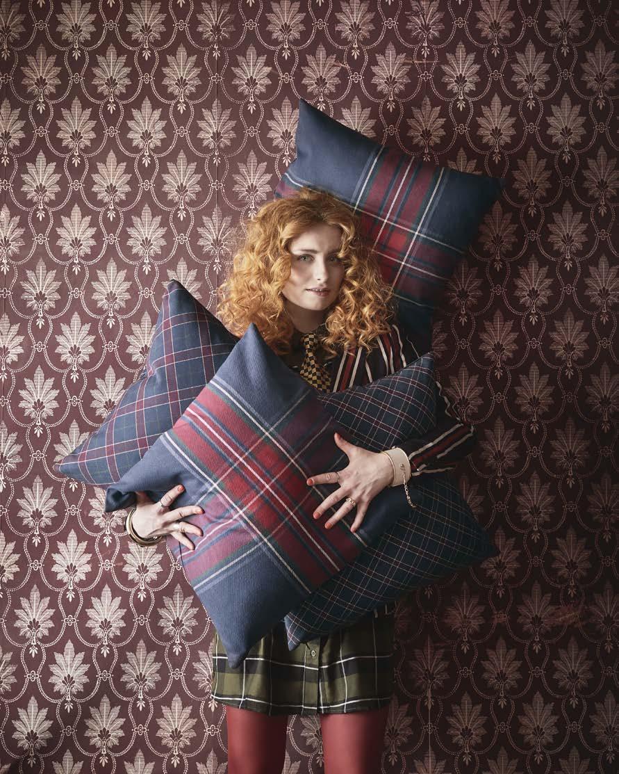 IKEA PRESS KIT / OCTOBER 2018 / 46 JUNHILD CUSHION COVER Embrace the tartan trend by adding the JUNHILD cushion cover to your home.