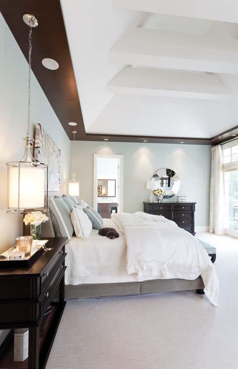 ABOVE LEFT: Cool, muted colours in the master bedroom create an atmosphere of Zen-like, soothing tranquility.