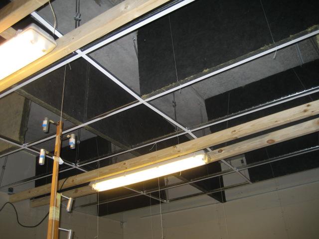 4: Pictures of acoustic ceilings left a plywood lowered ceiling and right acoustic panels as baffles The different layouts will be used the following investigations: Correlation between