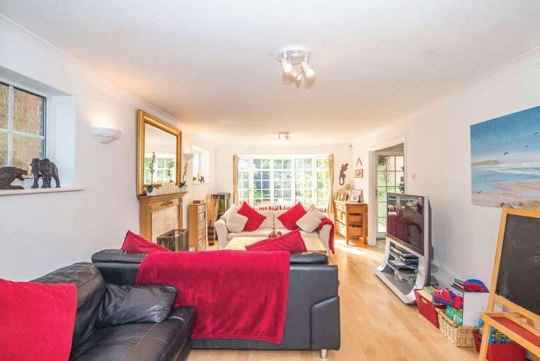 9 VALLEY CLOSE GORING ON THAMES F SOUTH OXFORDSHIRE Goring (London Paddington within the hour) F Streatley High Street/River - ½ miles F Reading - 10 miles (London Paddington 27 minutes) F M4
