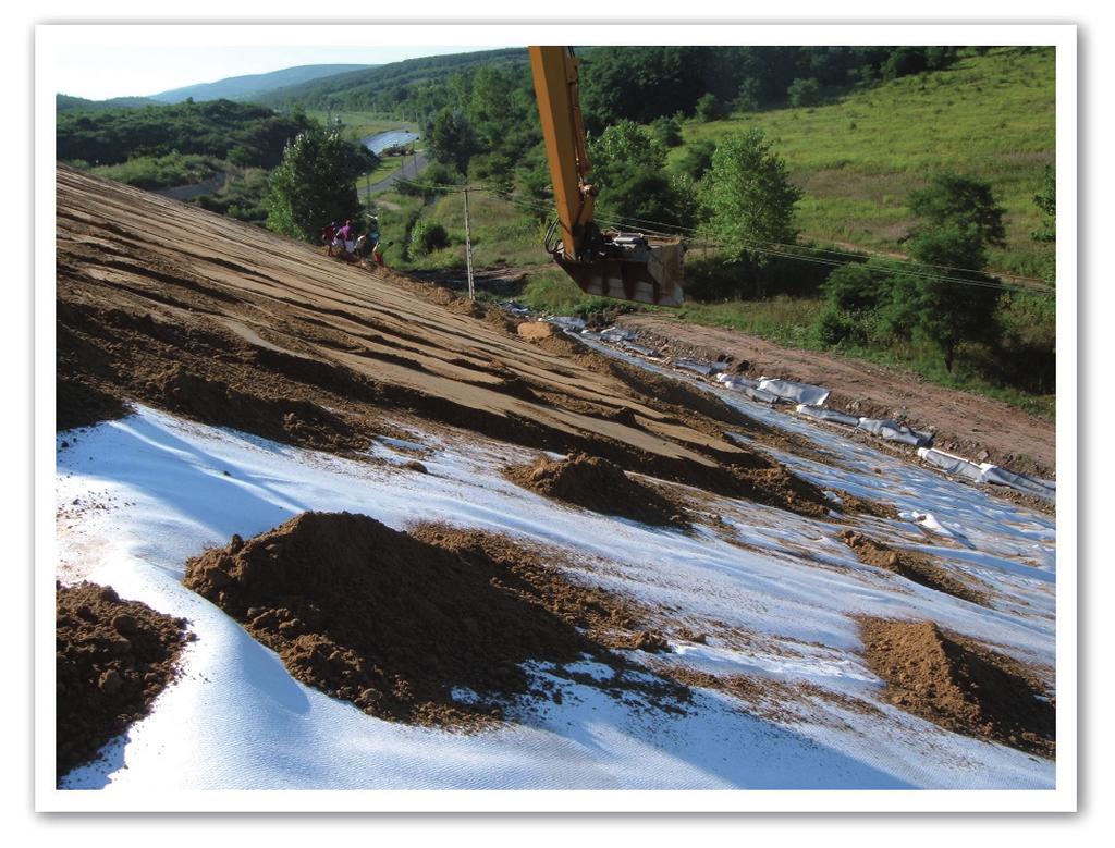 If the geotextile has been damaged (during or after the installation), the damaged piece of geotextile must be substituted by a larger patch, ensuring at all times that the drainage geonet is not