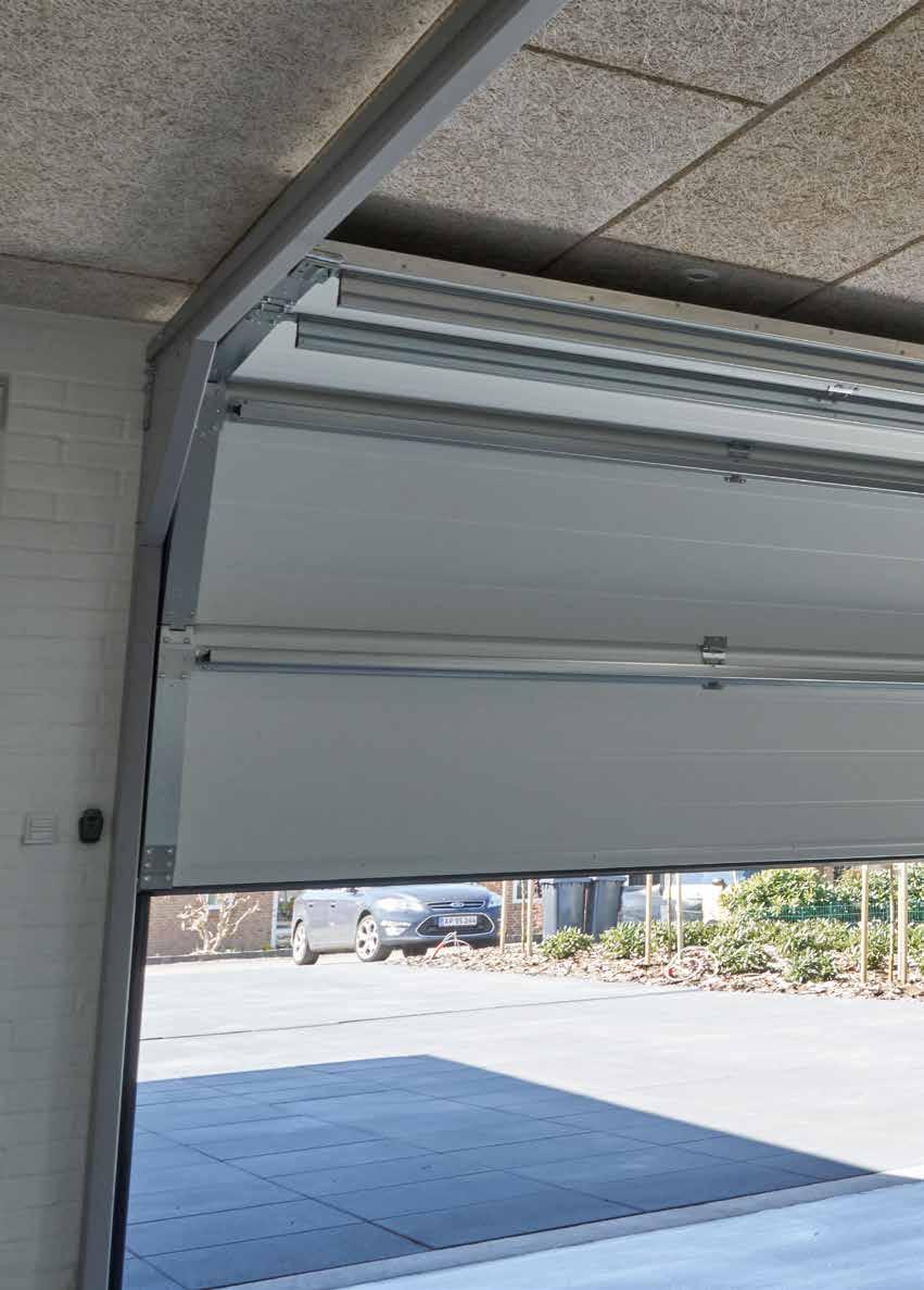 With us, the safety level doesn t go up and down No accidents with Lindab s garage doors. This is the promise from our safety department and it s a promise we keep!