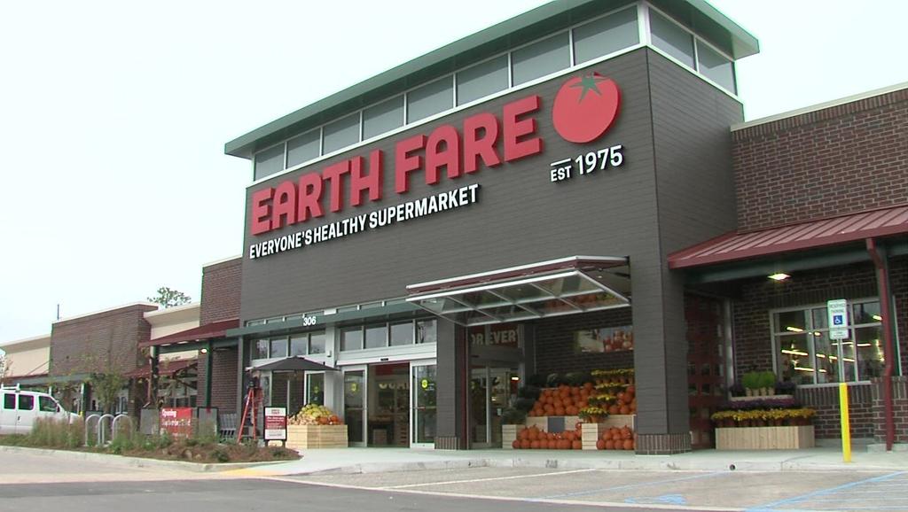 > > Earth Fare is now open to customers at Summerville Marketplace Shopping Center, formerly called Horizon Square. Petco is also open at the center.