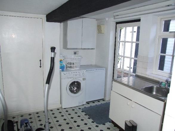 Utility Room Kitchen/Breakfast Room measuring approximately 14 0 x 10 8 minimum (4.27m x 3.