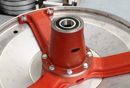 Bearings High quality bearings SKF: - Ball bearings - Roller