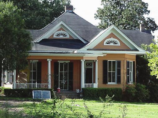 But many Colonial Revival houses have much less formal massing and facades and have similarities with later Queen Anne houses.